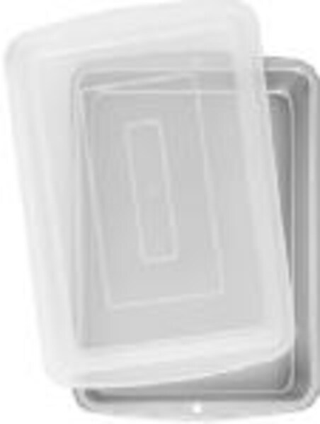 13 X 9 NON STICK COVERED CAKE PAN